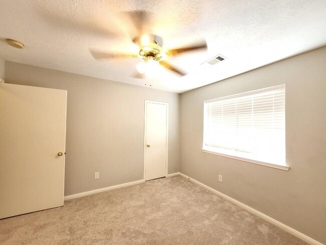 Building Photo - 20402 Westfield Pkwy Dr