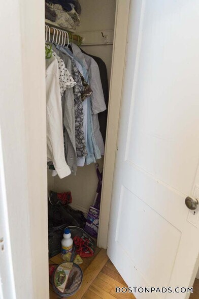 Building Photo - 137 Park Dr