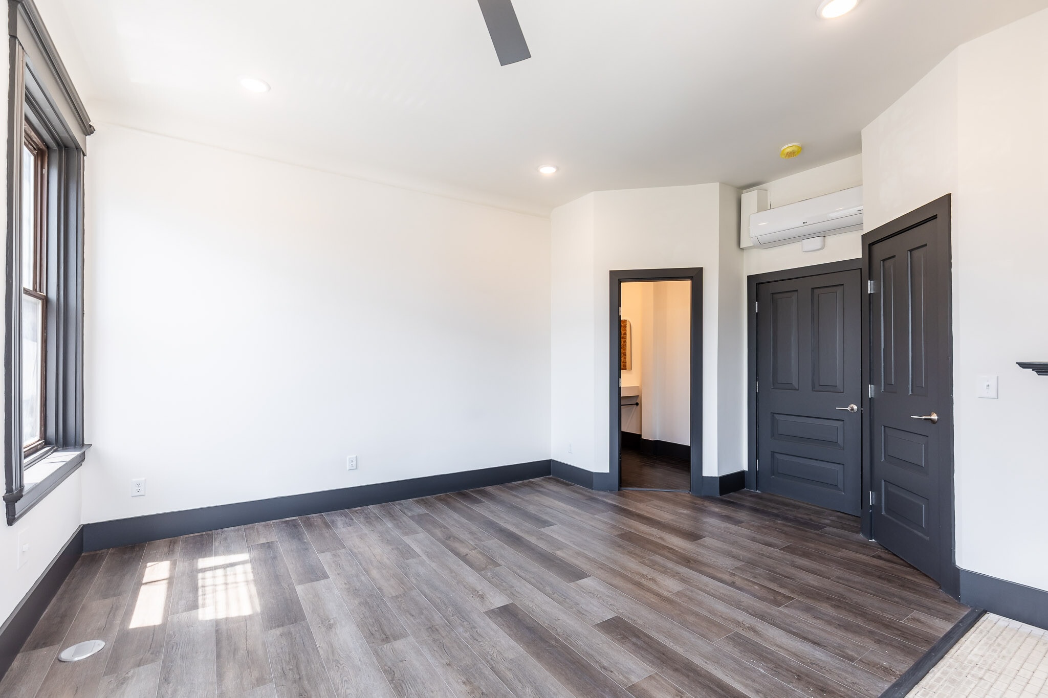 Large bedroom 2 - 728 E McMillan St