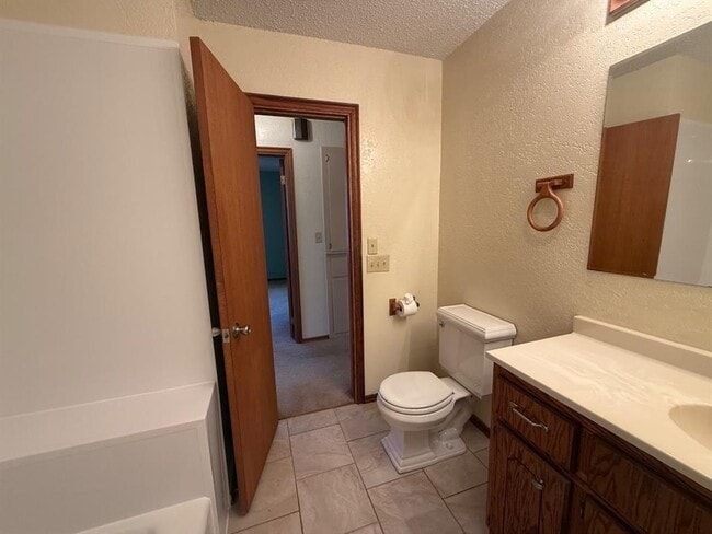 Building Photo - 1940 Ives Way Ln