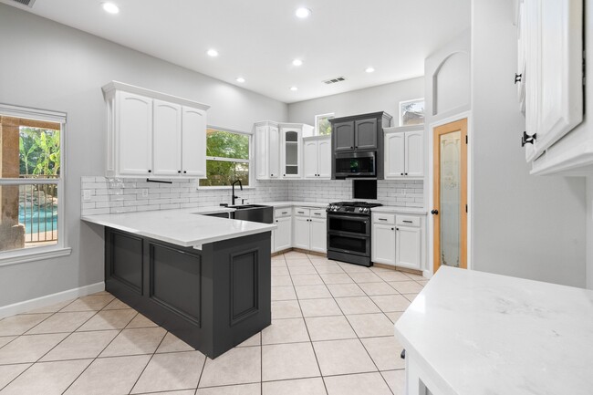 Building Photo - 687 Glenn View Ct