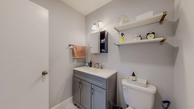Building Photo - Beautiful 2 Bedroom Multi Level Condo