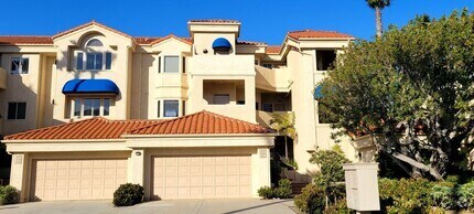 Building Photo - GATED Harbour Island Community 2+2 Condo
