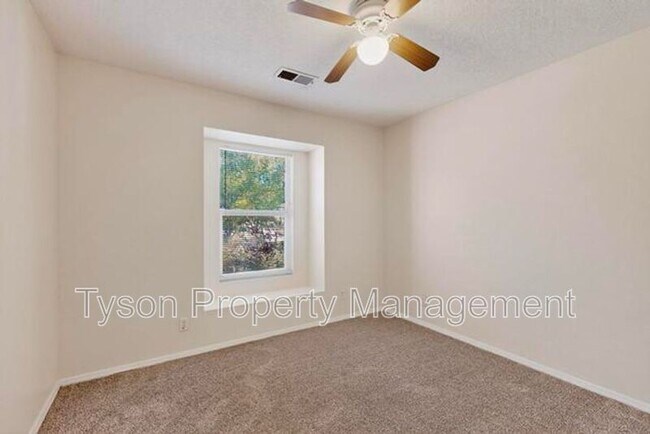 Building Photo - 3013 Taos Meadows Dr NE