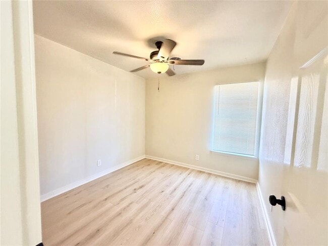 Building Photo - 5330 Wellington Dr