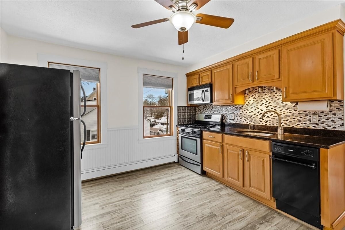 Building Photo - 15 Hillock St