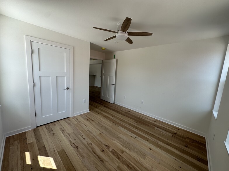 Building Photo - 1219 Regent St