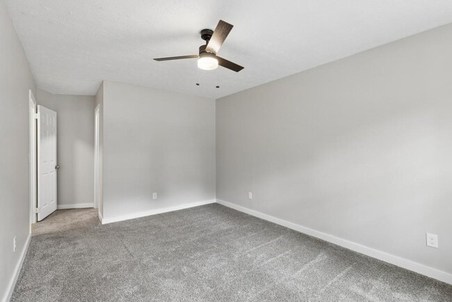 Building Photo - 4930 Farmstead Ct NE