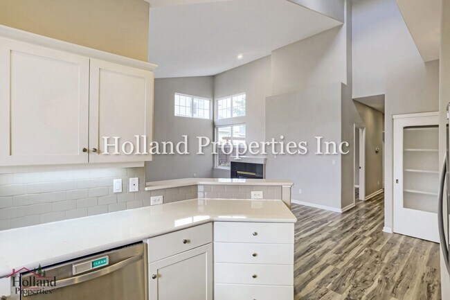 Building Photo - 4914 NW Huserik Dr