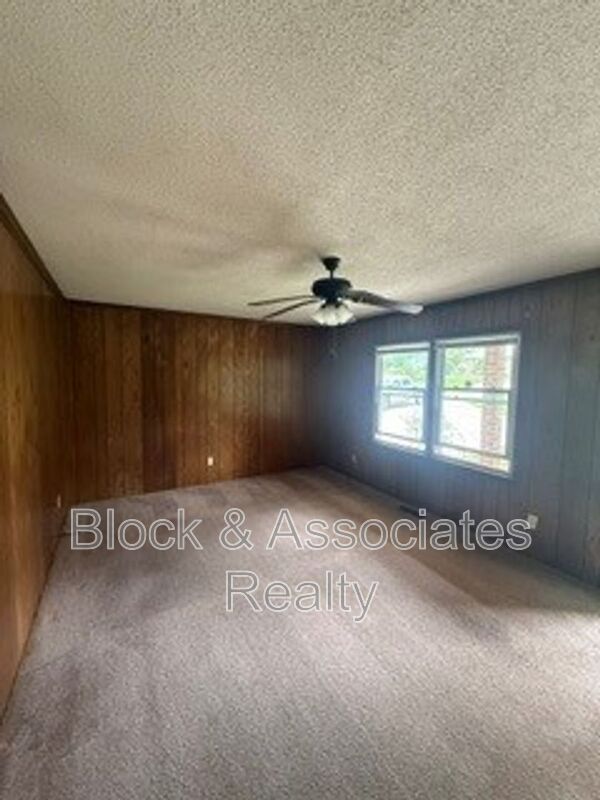 Building Photo - 551 NC 42