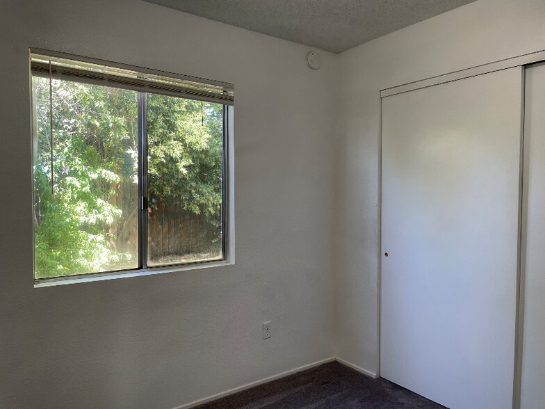 Building Photo - 1383 Hobart Dr