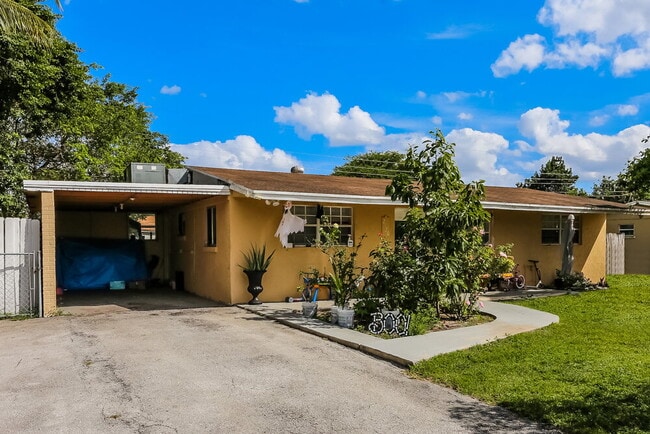 Building Photo - 2120 W Carol Cir