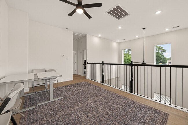 Building Photo - 4328 Avron Dr