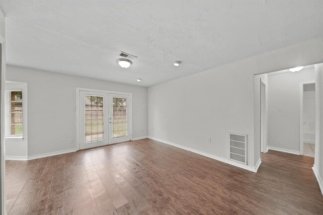 Building Photo - 7219 Meadowlark Ln