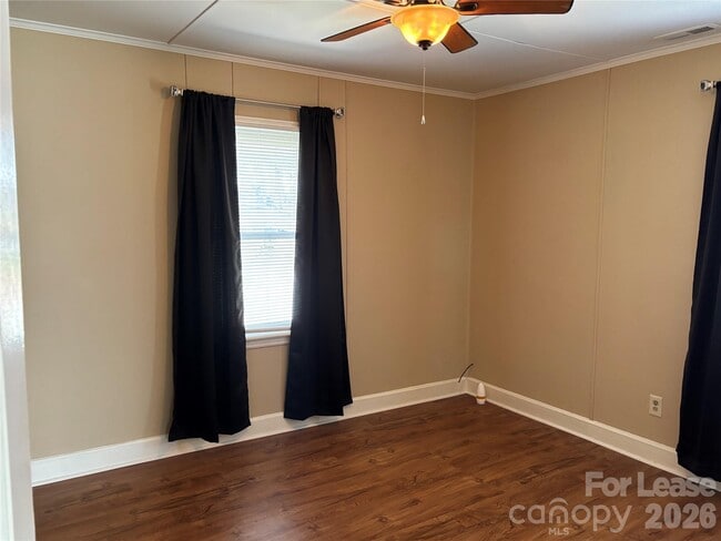 Building Photo - 324 E Rhodes St