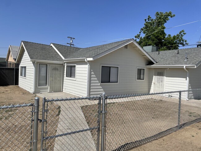 Building Photo - 620 Huskey Dr