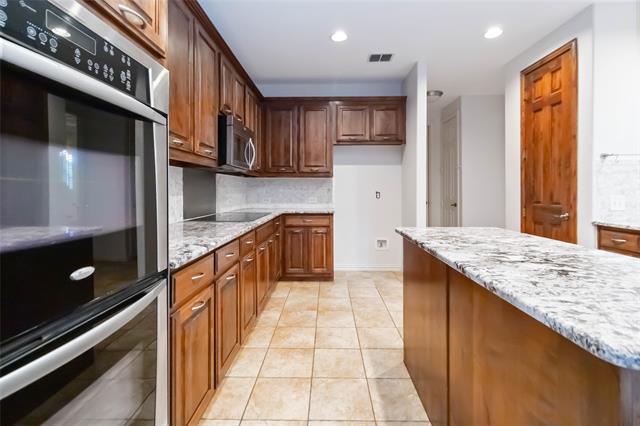 Building Photo - 920 Falcon Dr
