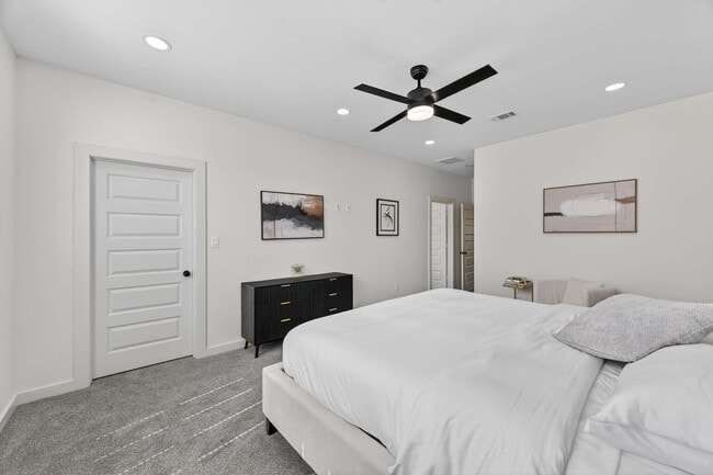 Building Photo - 2914 El Fenice Ln