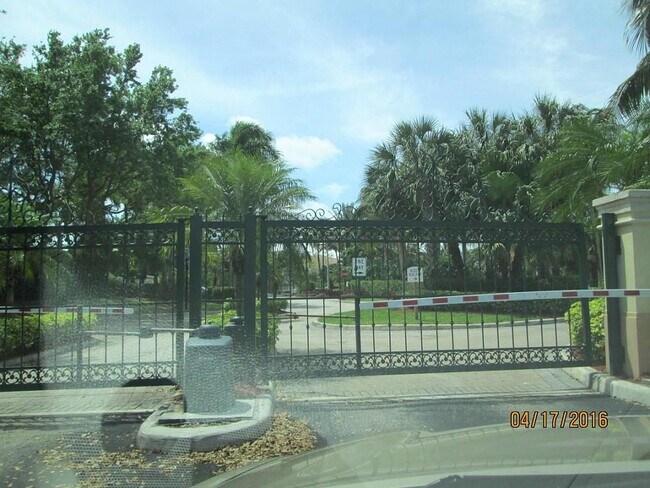 Building Photo - 15025 Michelangelo Blvd
