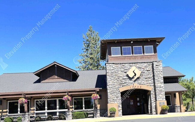 Building Photo - Spacious Corner Home with Community Pool in Prime SW Bend Location