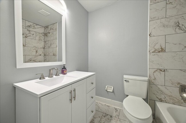Building Photo - 3BED/2BATH REMODELED