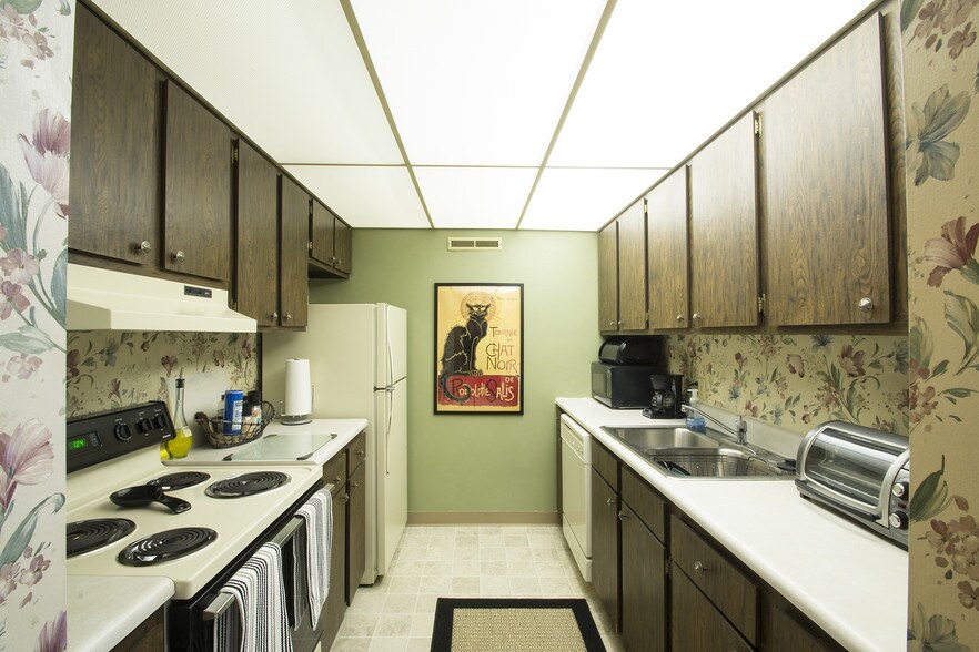 London Square Apartments 2740 Shaftesbury Dr NW Canton OH 44708