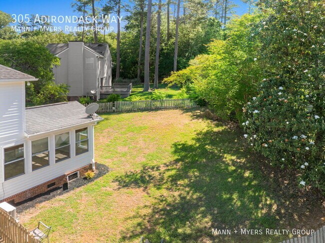 Building Photo - 305 Adirondack Way