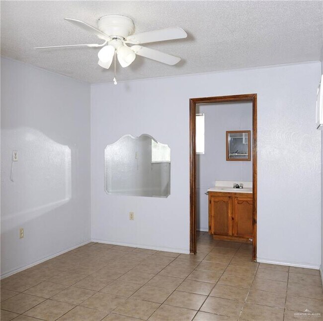 Building Photo - 1201 Wisteria Ave W