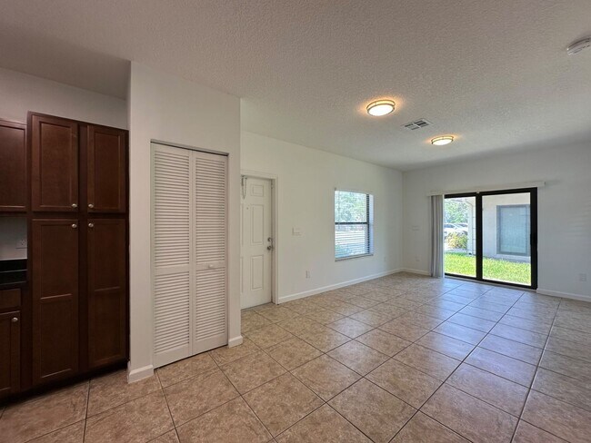Building Photo - 1045 Villas LLC (1035 NE 10th Ave)