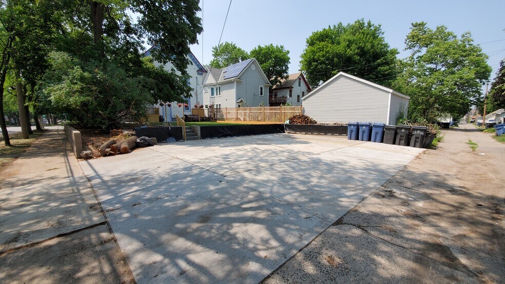 Off-Street Reserved Parking - 1400 N Girard Ave N