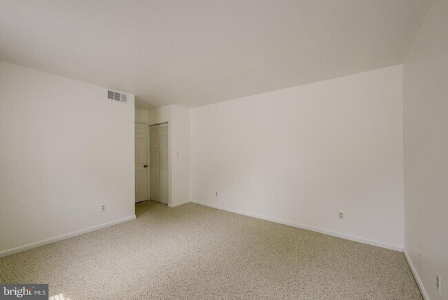 Building Photo - 1403 E Abingdon Dr