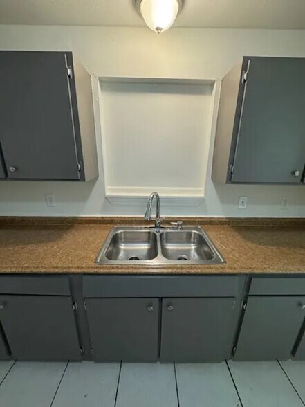 Building Photo - 6750 Snow White Dr
