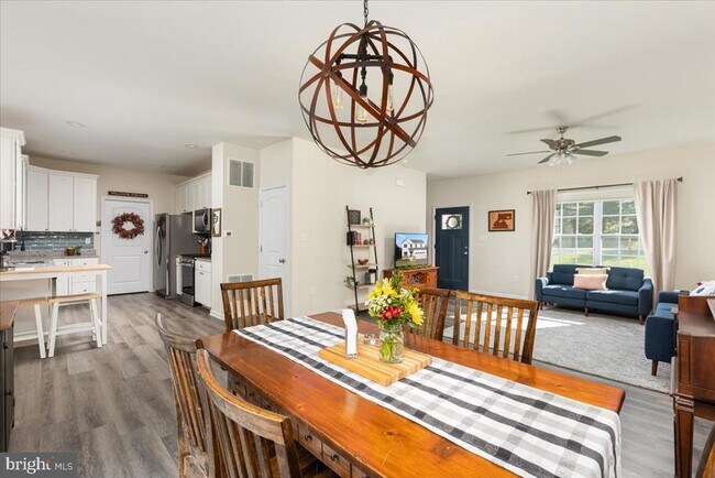 Building Photo - 321 Whispering Echos Dr