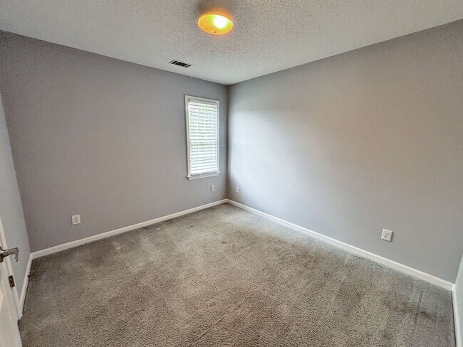 Building Photo - Beautiful and Comfortable Home in Mableton!
