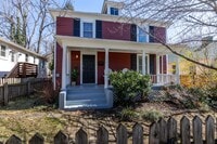 Building Photo - Walk to Main Street Restaurants and Downtown! Charming home, just like grandma's house!