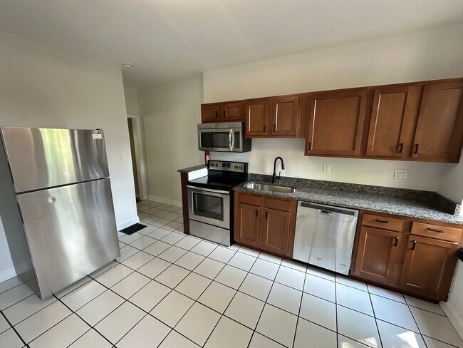 Building Photo - Mt Pleasant Ave 1073-1075 GW2