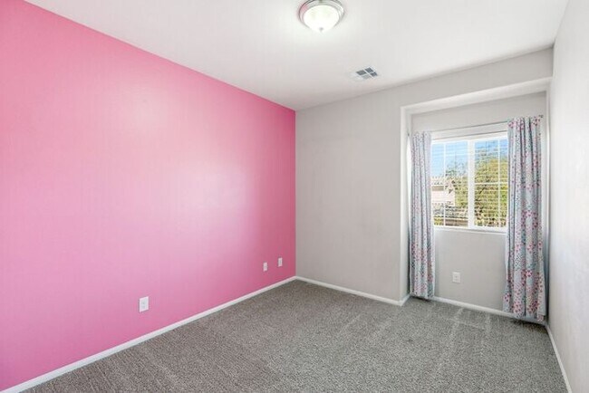 Building Photo - Your Next Home Awaits | 4 Bed, 3 Bath with Private Pool