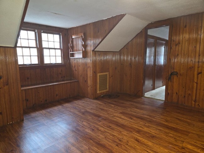 Building Photo - Spacious 4 Bed/ 2 Bath in North Jackson!