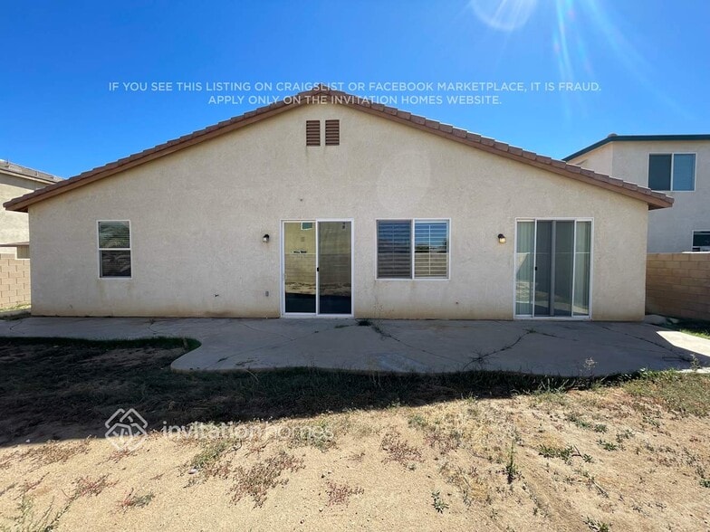 Building Photo - 5815 W Ave J 12