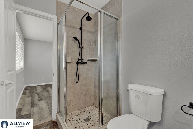 Building Photo - Serra Mesa 3 Bedroom Home with Private Yard & Oversized 2-Car Garage
