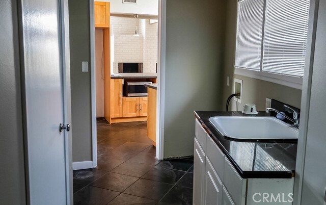 Building Photo - 475 Cliff Dr