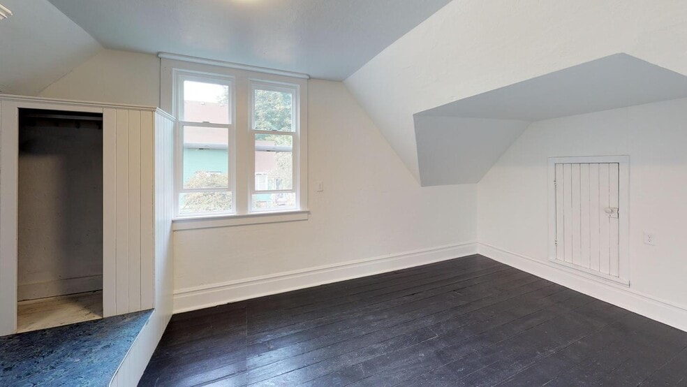 Building Photo - 1730 SE 35th Pl