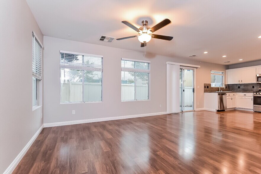 Building Photo - 9510 Grandview Spring Ave