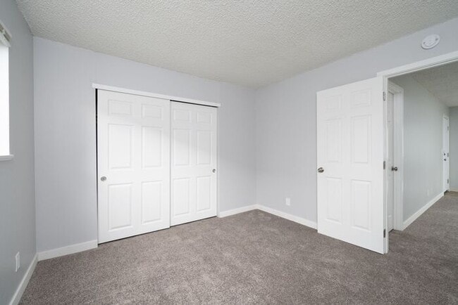 Building Photo - GOBBLE UP THIS DEAL BEFORE IT IS GONE! Sign a Lease, Move In, and Get a $500 Gift Card! Limited T...