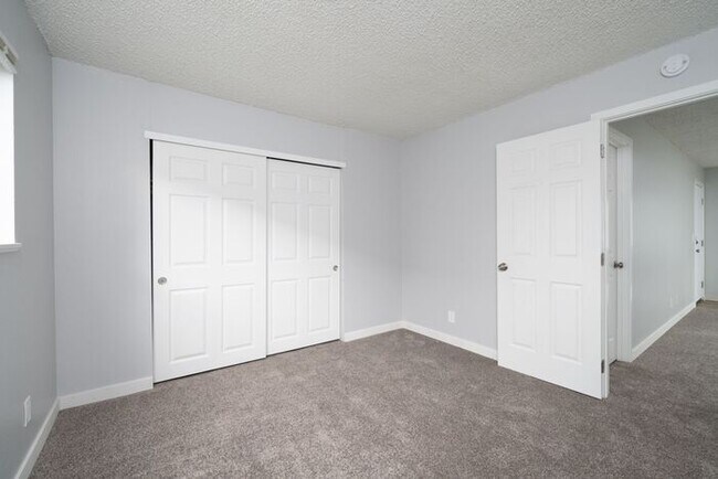 Building Photo - GOBBLE UP THIS DEAL! Sign a Lease, Move In...