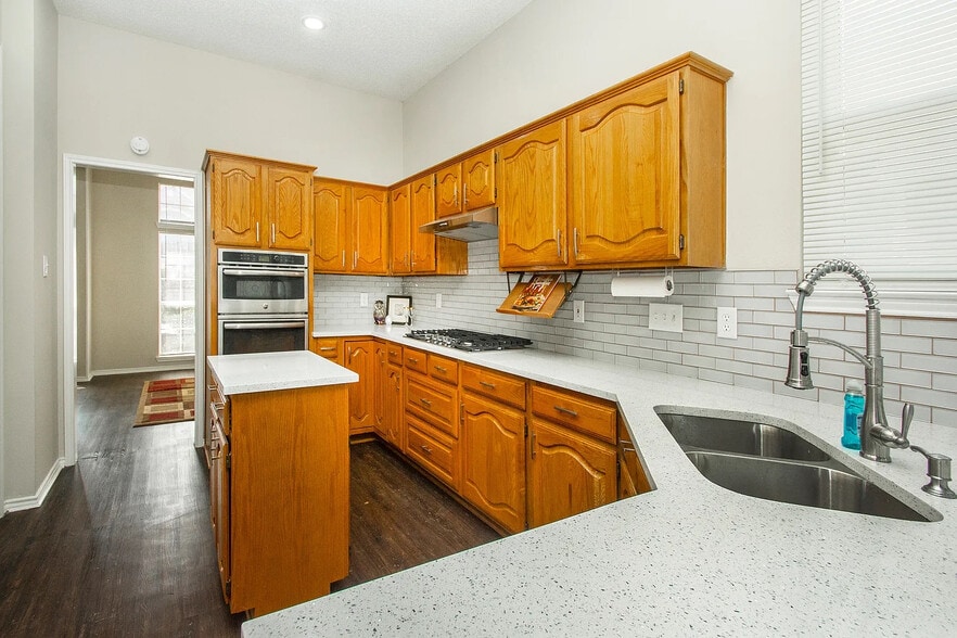 Building Photo - Room in House on Kentshire Cir