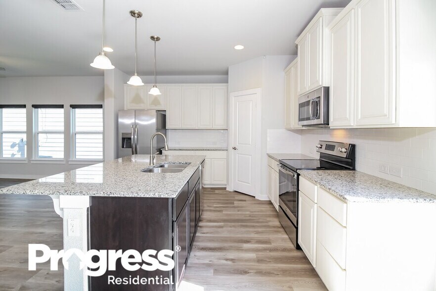 Building Photo - 2300 Paxton Way