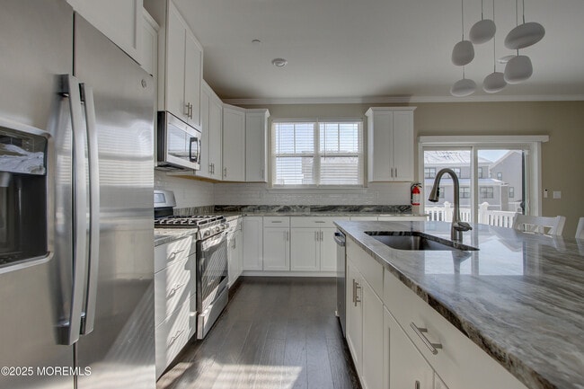 Building Photo - 26 Mariveles Wy