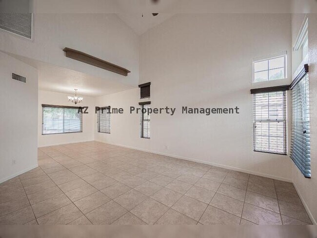 Building Photo - 1343 E Beacon Dr