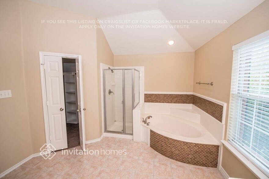 Building Photo - 1621 Churchill Ln